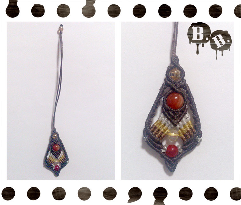 花弁のストラップ【ハンドメイドアクセサリー】