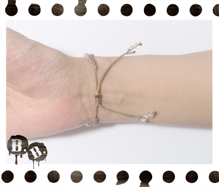 スプラッシュウェーブブレスレット【ガラスビーズ】【ライトブラウンコード】【ハンドメイドアクセサリー】