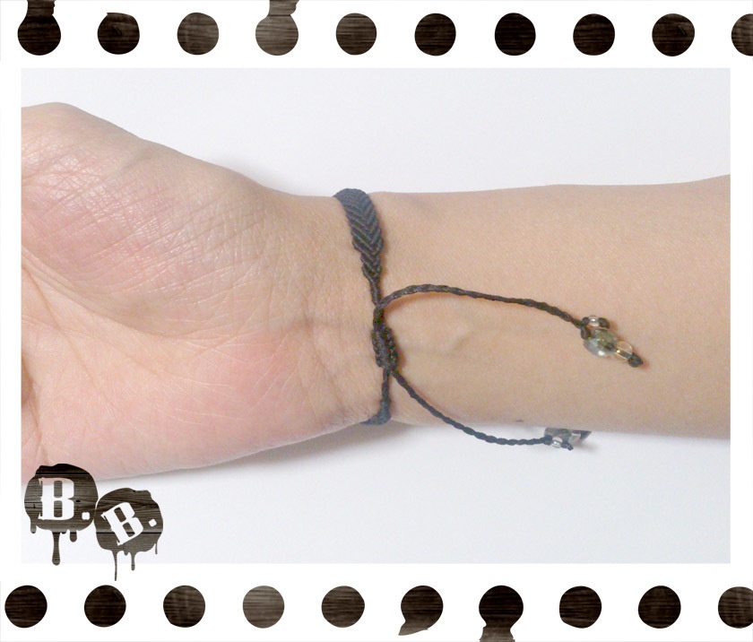 シンプルドロップブレスレット6mm【ガラスビーズ】【ブラックコード】【ハンドメイドアクセサリー】