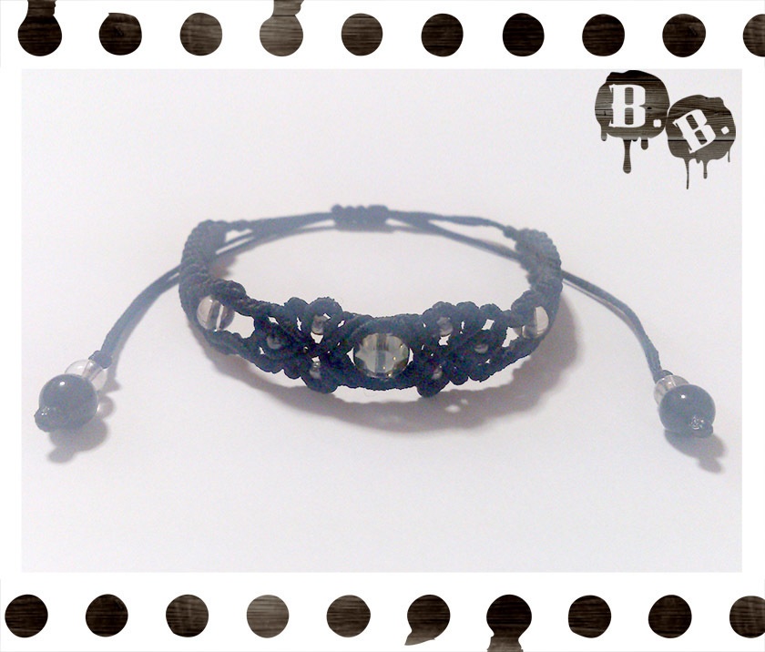 クラシカルブレスレット【ガラスビーズ】【ブラックコード】【ハンドメイドアクセサリー】