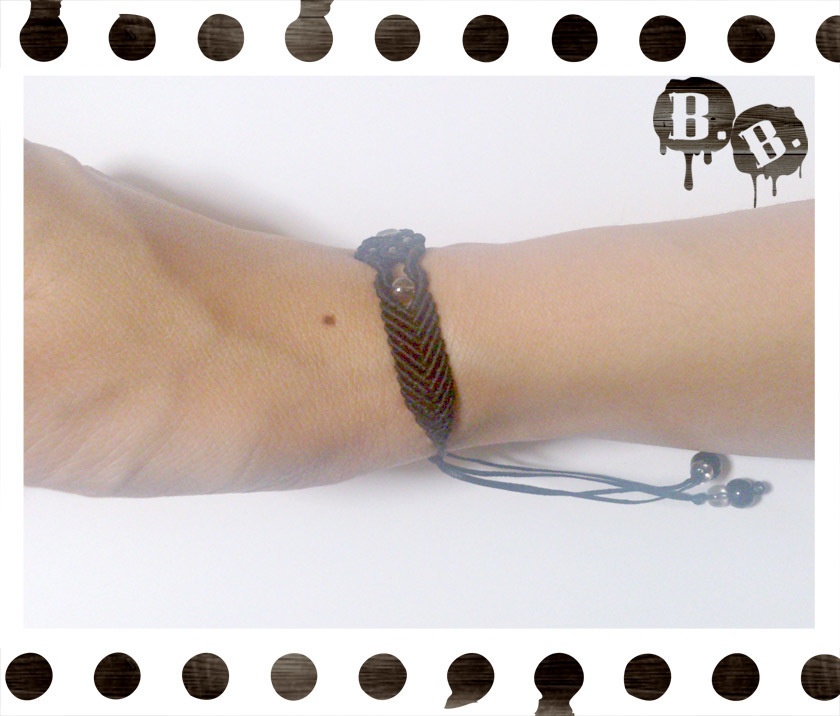 クラシカルブレスレット【ガラスビーズ】【ブラックコード】【ハンドメイドアクセサリー】