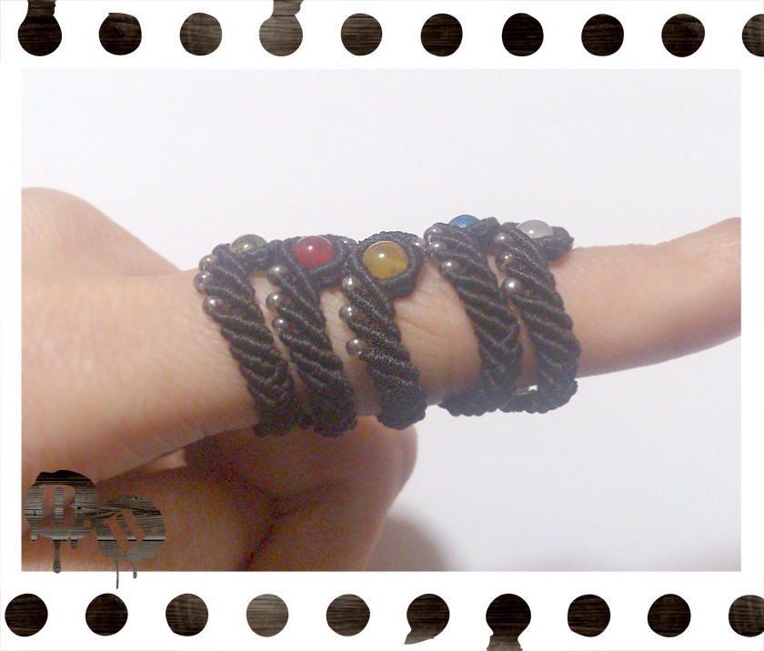 ウェーブリング【ミックスジェイド/ラピスラズリ/ムーンストーン/ペリドット】【ブラックコード】【ハンドメイドアクセサリー】