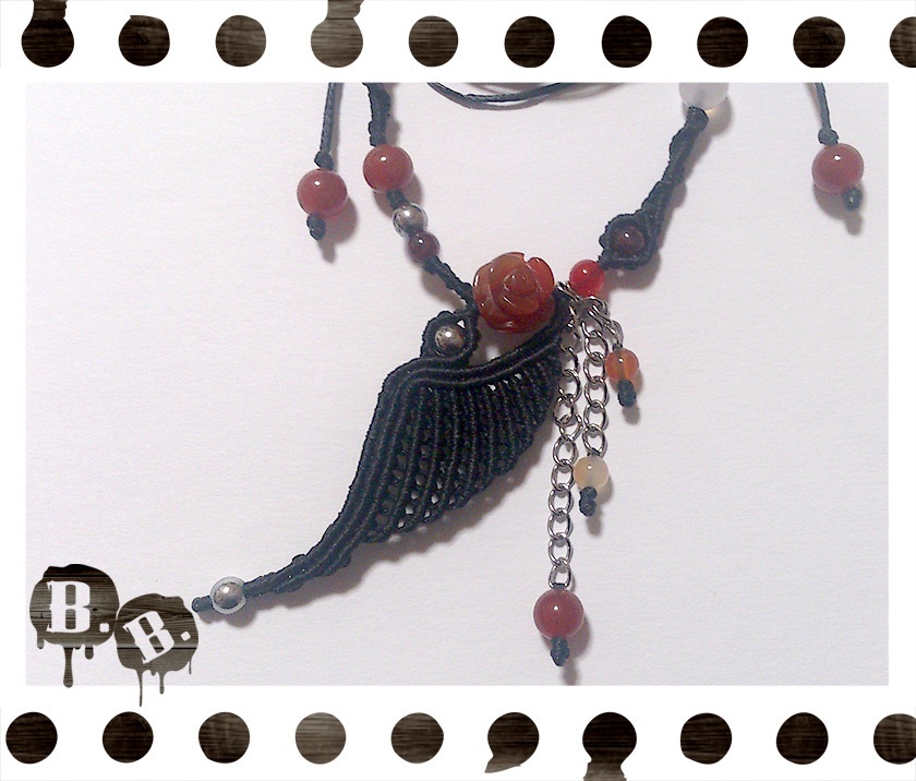 ウィングチェーンネックレス・レッドローズ【カーネリアン】【ブラックコード】【ハンドメイドアクセサリー】