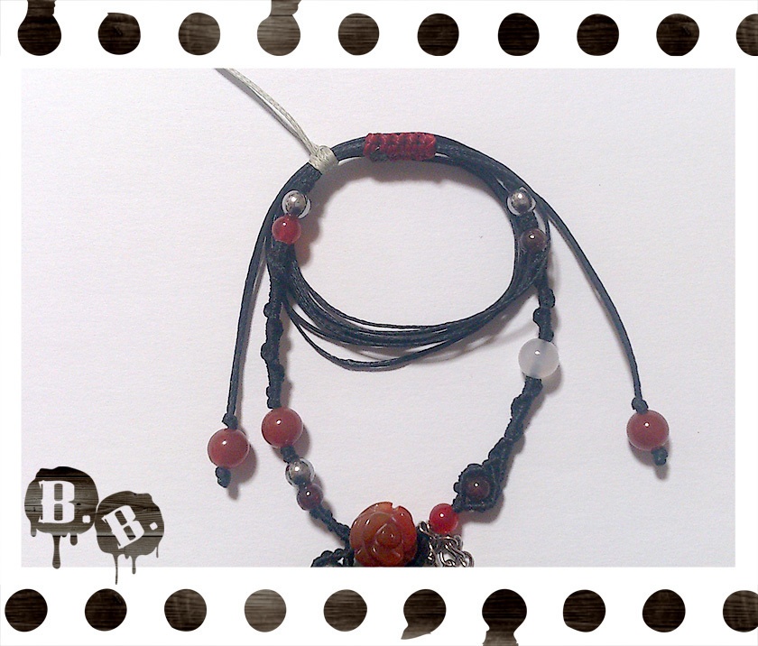 ウィングチェーンネックレス・レッドローズ【カーネリアン】【ブラックコード】【ハンドメイドアクセサリー】