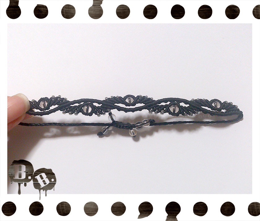 ドロップウェーブブレスレット【ガラスビーズ】【ブラックコード】【ハンドメイドアクセサリー】