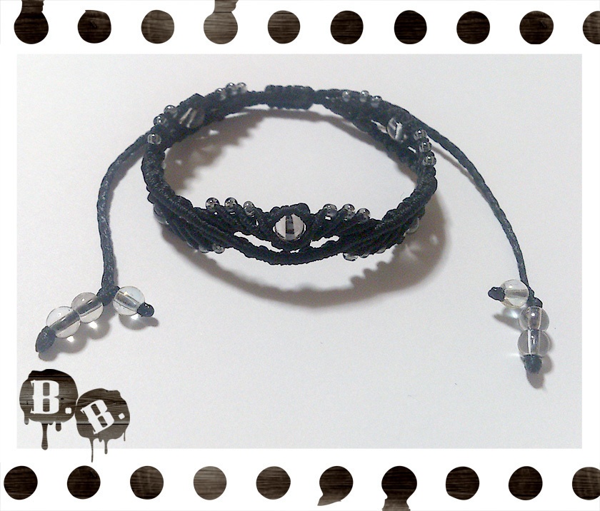 ドロップウェーブブレスレット【ガラスビーズ】【ブラックコード】【ハンドメイドアクセサリー】