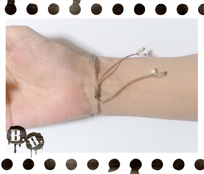 ドロップウェーブブレスレット【ガラスビーズ】【ライトブラウンコード】【ハンドメイドアクセサリー】