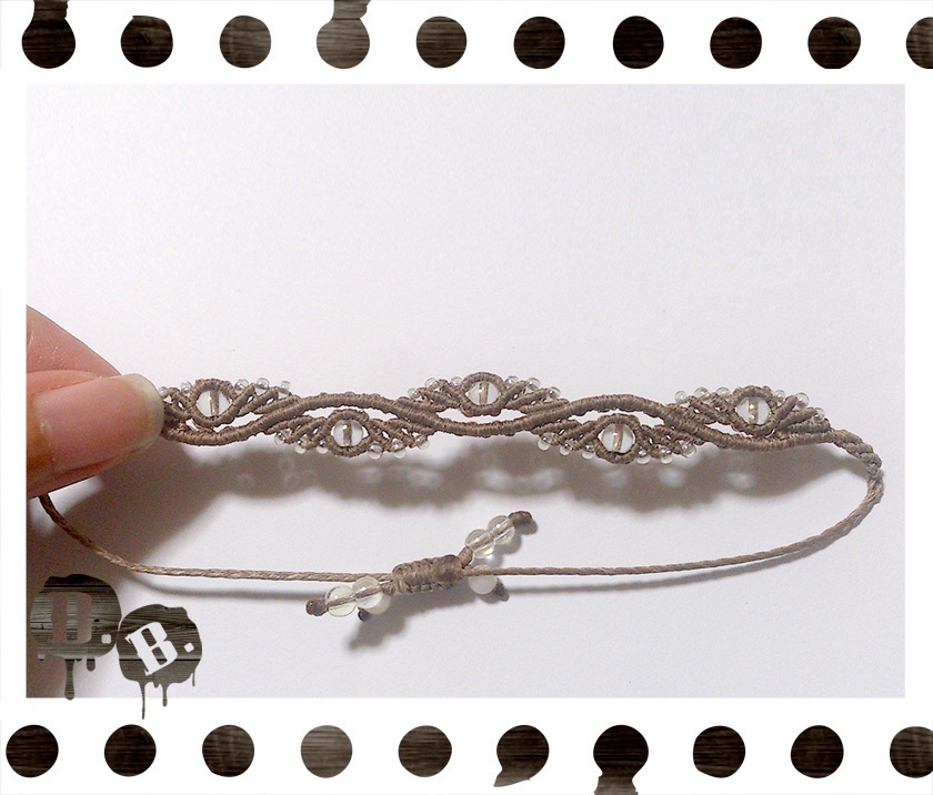 ドロップウェーブブレスレット【ガラスビーズ】【ライトブラウンコード】【ハンドメイドアクセサリー】