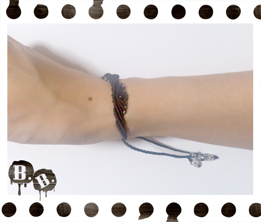 クラウンドロップブレスレット【レッドタイガーアイ】【ブラックコード】【ハンドメイドアクセサリー】