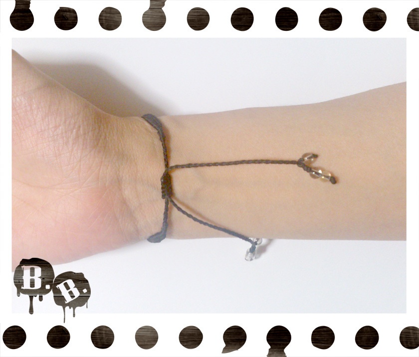 クラウンドロップブレスレット【レッドタイガーアイ】【ブラックコード】【ハンドメイドアクセサリー】