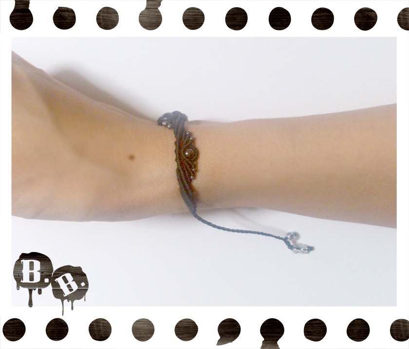 クラウンドロップブレスレット【ソーダライト】【ブラックコード】【ハンドメイドアクセサリー】