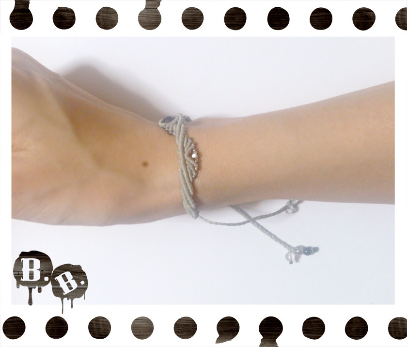 クラウンドロップブレスレット【ブルーゴールドストーン】【シルバーグレーコード】【ハンドメイドアクセサリー】