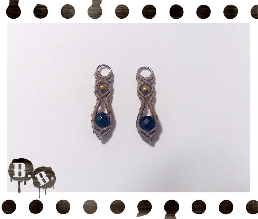 ドロップピアス／ノンホールピアスセット【オニキス】【ライトブラウンコード】【ハンドメイドアクセサリー】