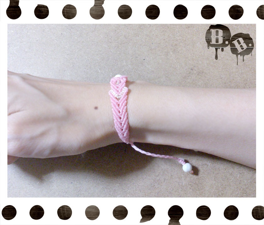 【夏向けライトカラー】バイカラーブレスレット【マザーオブパール】【ピンクxナチュラルホワイト】【ハンドメイドアクセサリー】