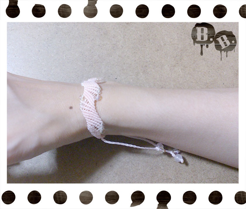 【夏向けライトカラー】ウェーブウェブブレスレット【ローズオーラ】【ライトピンクコード】【ハンドメイドアクセサリー】