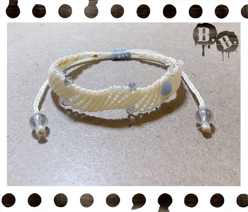 【夏向けライトカラー】ウェーブウェブブレスレット【エンジェライト】【ナチュラルホワイトコード】【ハンドメイドアクセサリー】