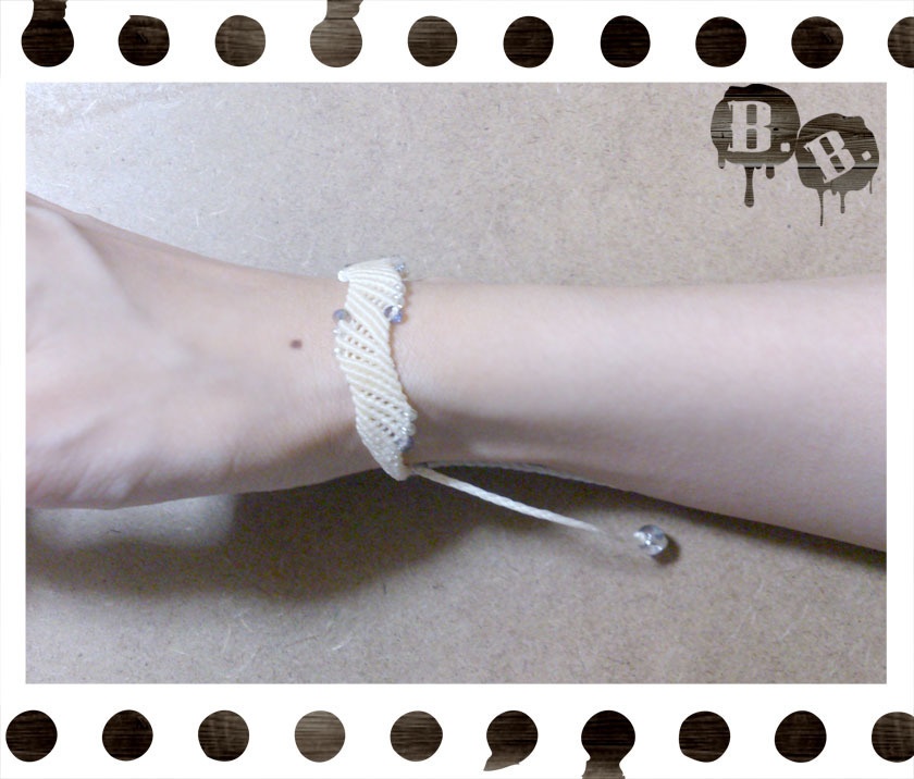 【夏向けライトカラー】ウェーブウェブブレスレット【エンジェライト】【ナチュラルホワイトコード】【ハンドメイドアクセサリー】