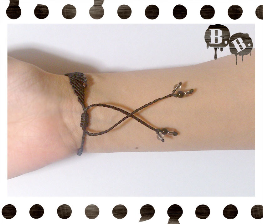 ウェーブウェブブレスレット【オニキス多面カット】【ブラックコード】【ハンドメイドアクセサリー】