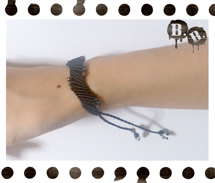 ウェーブウェブブレスレット【オニキス多面カット】【ブラックコード】【ハンドメイドアクセサリー】