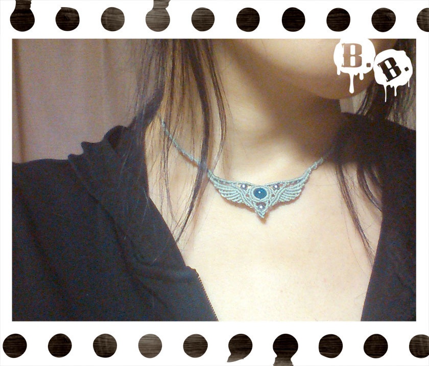 トライアングルウィングネックレス【アパタイト】【シルバーグレーコード】【ハンドメイドアクセサリー】