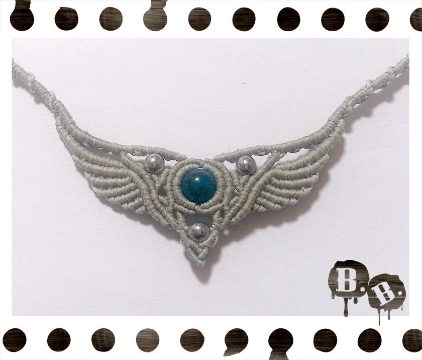 トライアングルウィングネックレス【アパタイト】【シルバーグレーコード】【ハンドメイドアクセサリー】