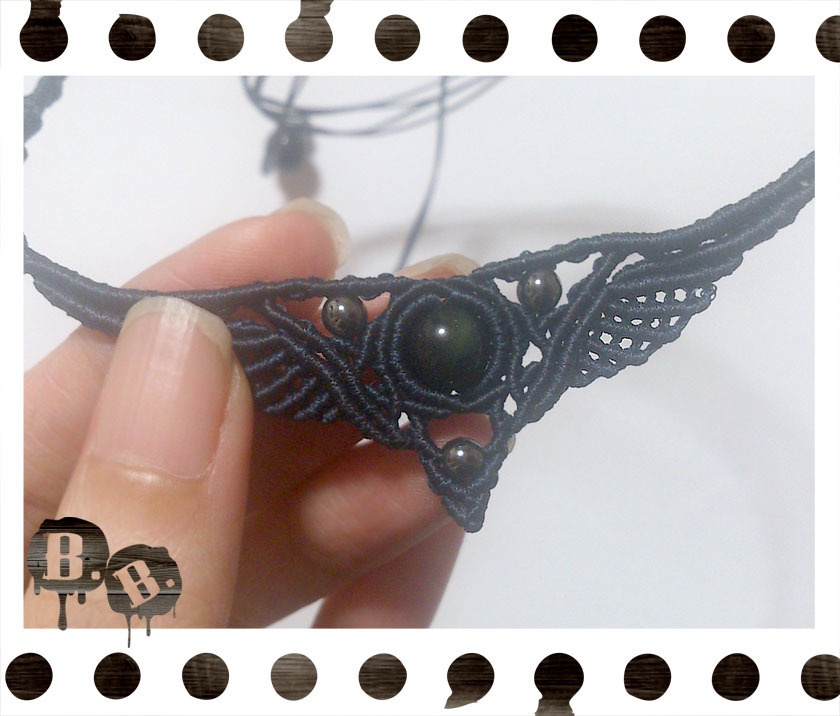 トライアングルウィングネックレス【レインボーオブシディアン】【ダークネイビーコード】【ハンドメイドアクセサリー】