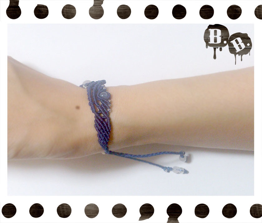 ダブルウェーブクラウンブレスレット【ホワイトジェイド】【ロイヤルブルーxアイボリー】【ハンドメイドアクセサリー】