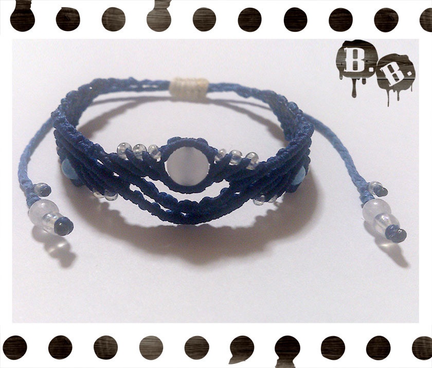 ダブルウェーブクラウンブレスレット【ホワイトジェイド】【ロイヤルブルーxアイボリー】【ハンドメイドアクセサリー】