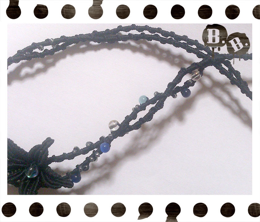 夜空と星花のネックレス【ブラックルナフラッシュ】【ブラックコード】【ハンドメイドアクセサリー】