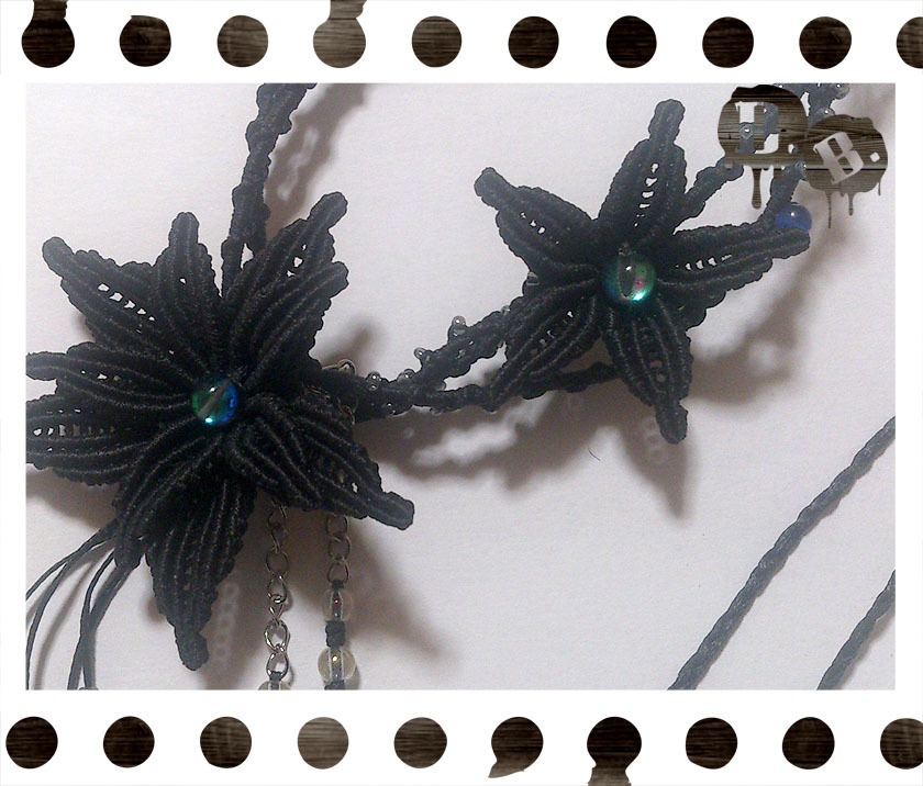 夜空と星花のネックレス【ブラックルナフラッシュ】【ブラックコード】【ハンドメイドアクセサリー】