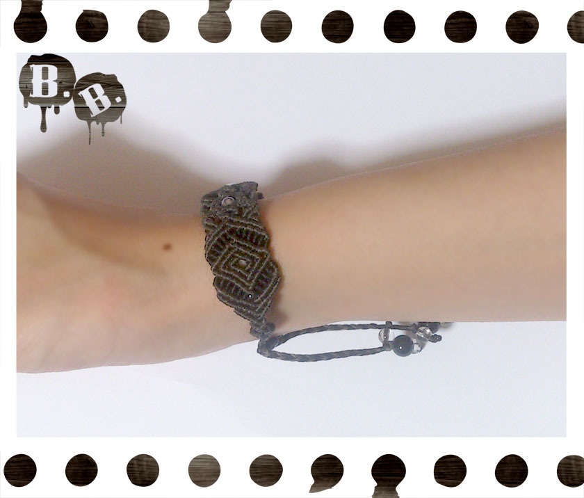 デザインブレスレット/ワイド【ヘマタイトシルバー】【ダークオリーブxブラック】【ハンドメイドアクセサリー】