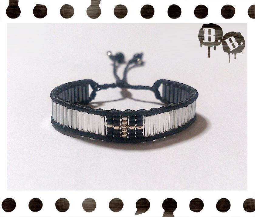 モノトーンブレスレット【ガラスビーズ】【ブラック】【ハンドメイドアクセサリー】