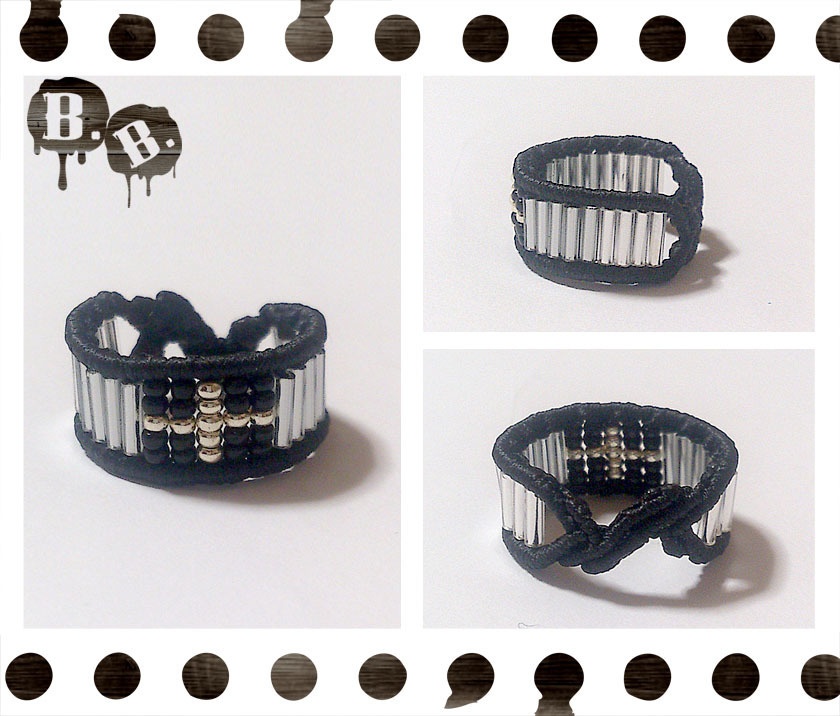 モノトーンリング【ガラスビーズ】【ブラックコード】【ハンドメイドアクセサリー】