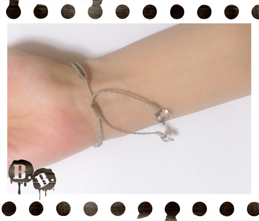 ラインブレスレット【ヘマタイトシルバー・オニキス】【シルバーグレーコード】【ハンドメイドアクセサリー】