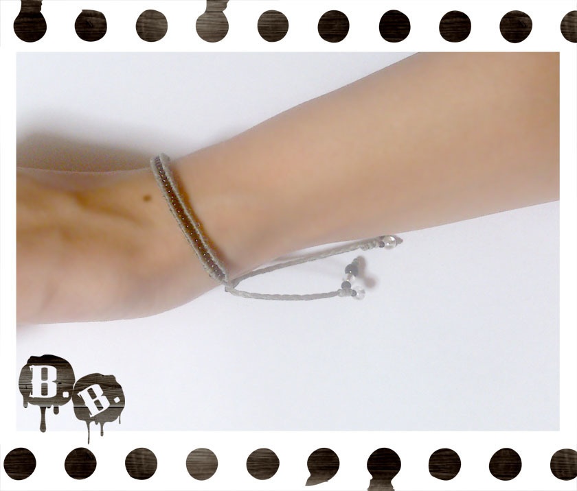 ラインブレスレット【ヘマタイトシルバー・オニキス】【シルバーグレーコード】【ハンドメイドアクセサリー】