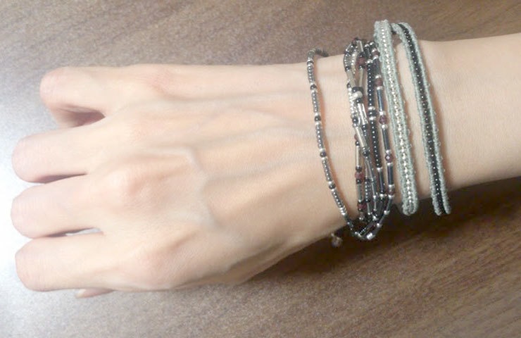 ラインブレスレット【ヘマタイトシルバー・オニキス】【シルバーグレーコード】【ハンドメイドアクセサリー】