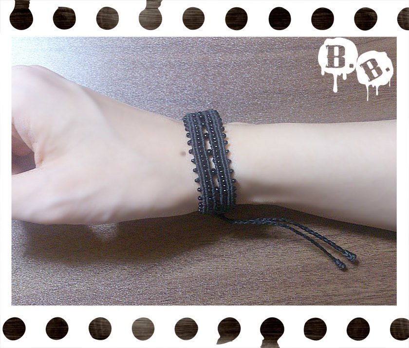 ワイドレースブレスレット【ガラスビーズ】【ブラックコード】【ハンドメイドアクセサリー】