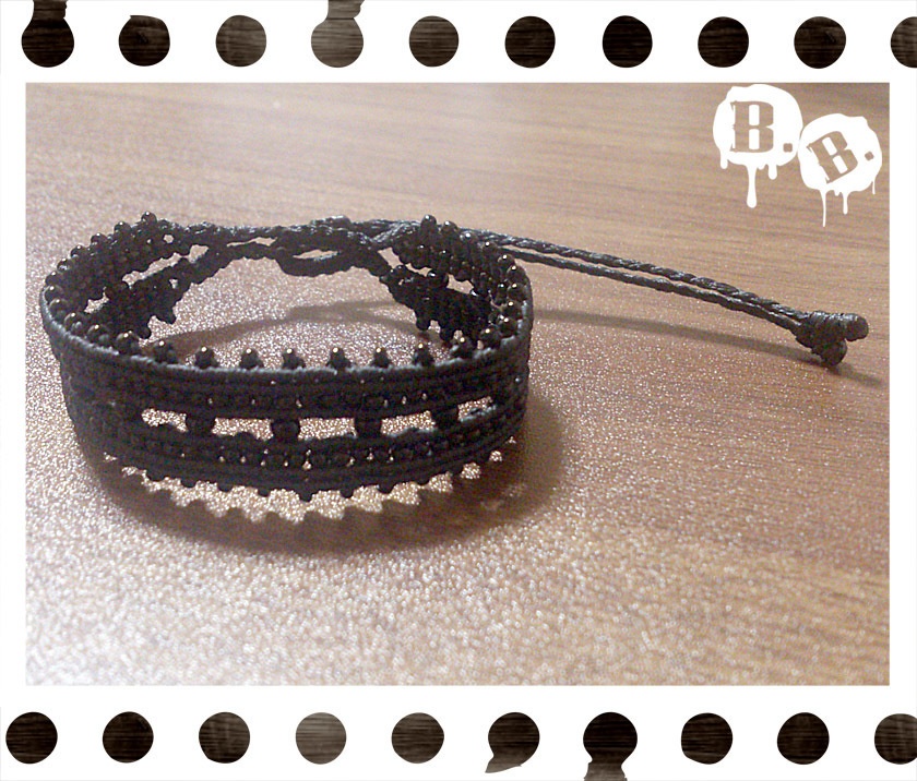 ワイドレースブレスレット【ガラスビーズ】【ブラックコード】【ハンドメイドアクセサリー】