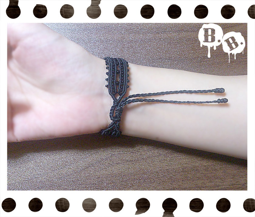 ワイドレースブレスレット【ガラスビーズ】【ブラックコード】【ハンドメイドアクセサリー】