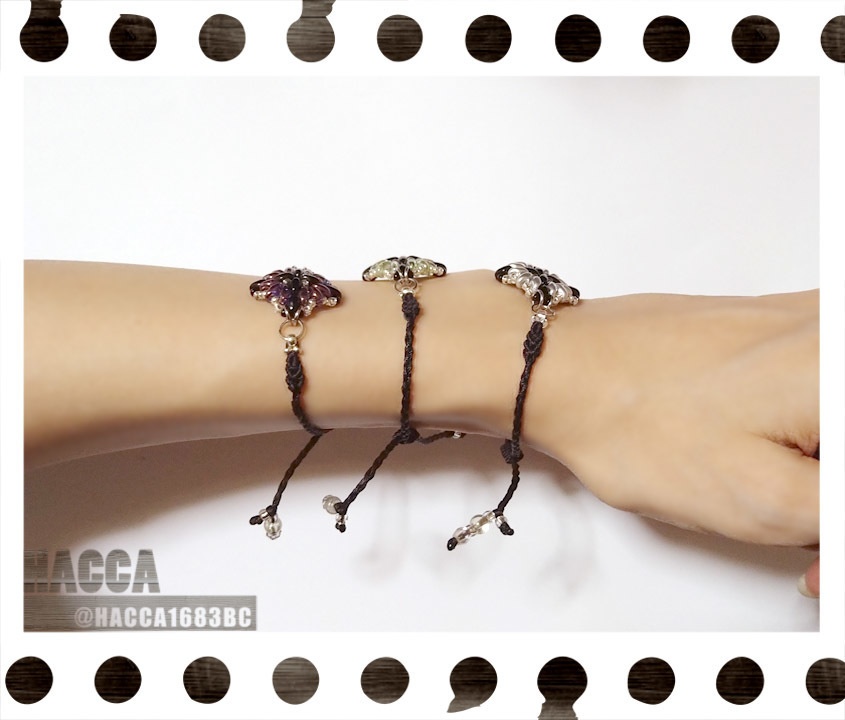 ブラッククロスブレス【チェコビーズ】【ハンドメイドアクセサリー】