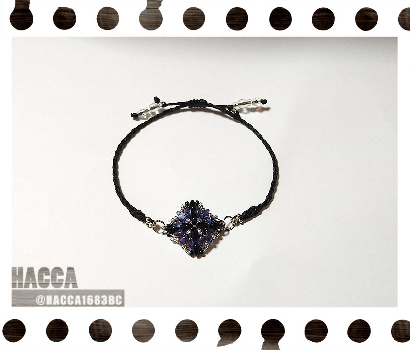 ブラッククロスブレス【チェコビーズ】【ハンドメイドアクセサリー】