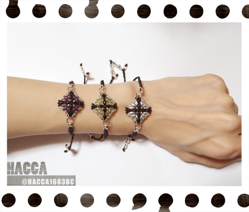 ブラッククロスブレス【チェコビーズ】【ハンドメイドアクセサリー】