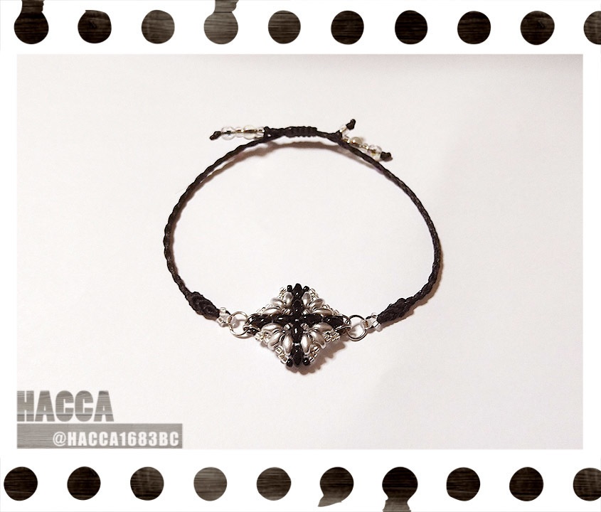 ブラッククロスブレス【チェコビーズ】【ハンドメイドアクセサリー】