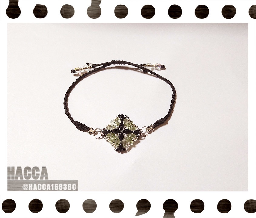 ブラッククロスブレス【チェコビーズ】【ハンドメイドアクセサリー】