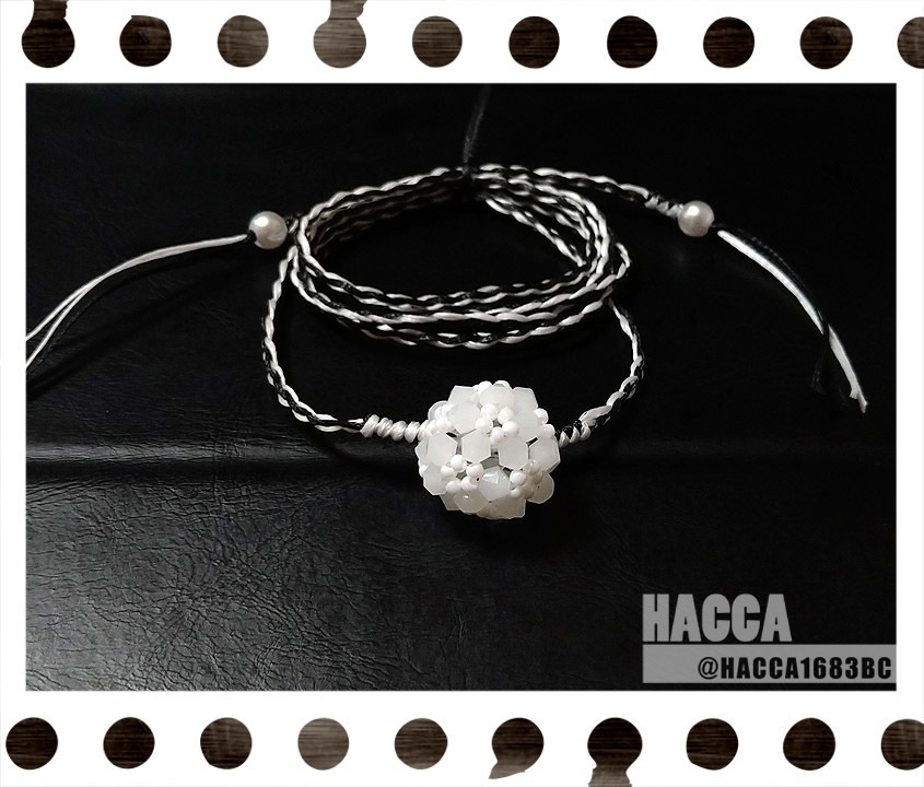 フラワーボールネックレス【バイカラーコード】【ガラスビーズ】【ハンドメイドアクセサリー】