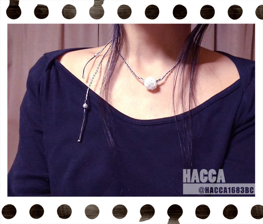 フラワーボールネックレス【バイカラーコード】【ガラスビーズ】【ハンドメイドアクセサリー】