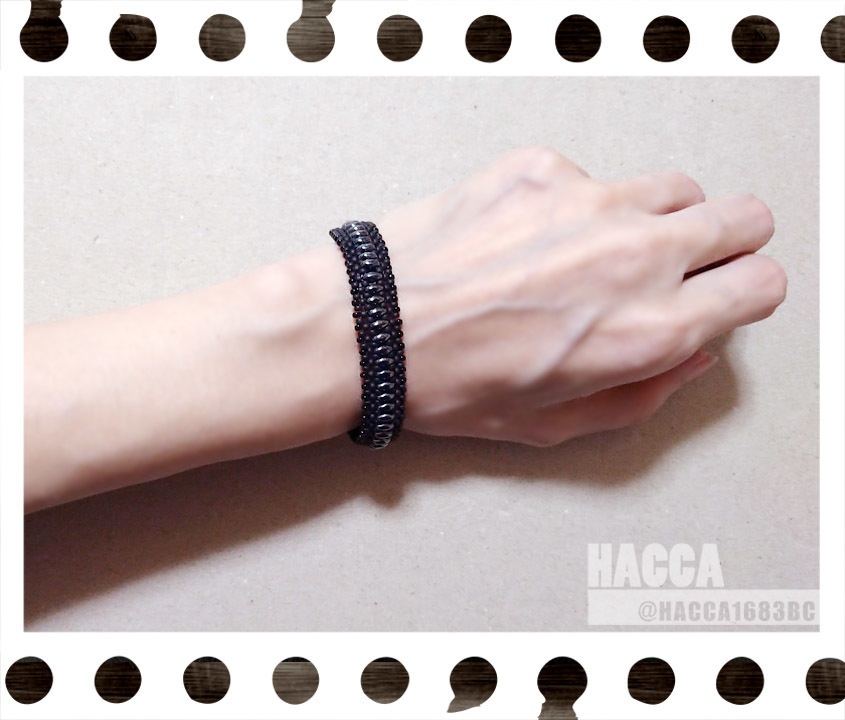 ブラックスネークブレスレット【チェコビーズ】【ハンドメイドアクセサリー】