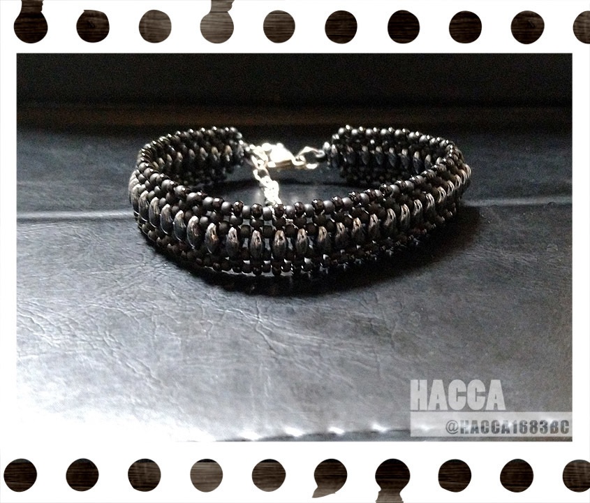 ブラックスネークブレスレット【チェコビーズ】【ハンドメイドアクセサリー】