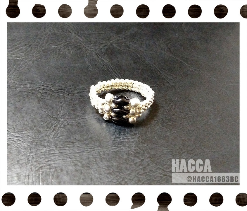 シルバースケイルリング【チェコビーズ】【ハンドメイドアクセサリー】