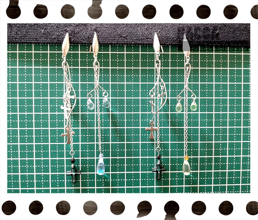 【2021ハロウィン】スワロフスキークロスとランプのアシンメトリーピアスセット【ガラスビーズ】【ステンレスワイヤー】【ハンドメイドアクセサリー】